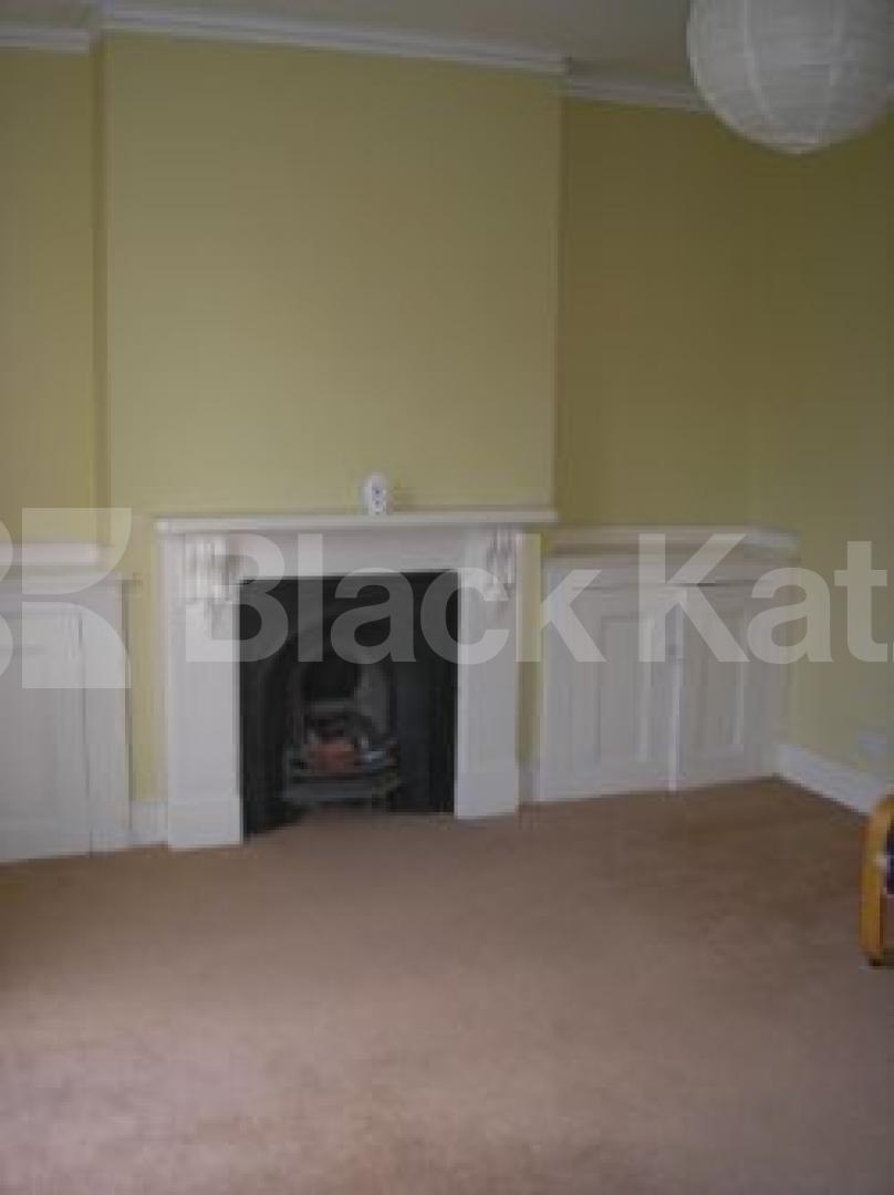 			3 Bedroom, 1 bath, 1 reception Terraced House			 Despard Road, ARCHWAY N19
